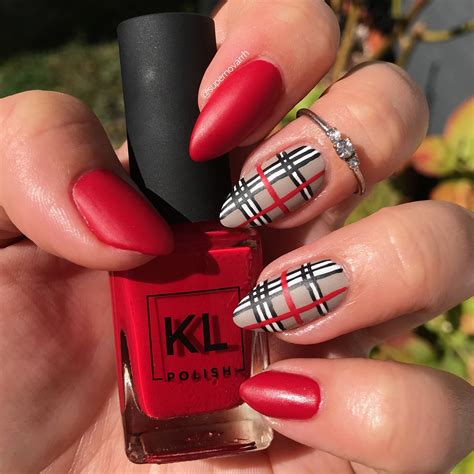 burberry nails art